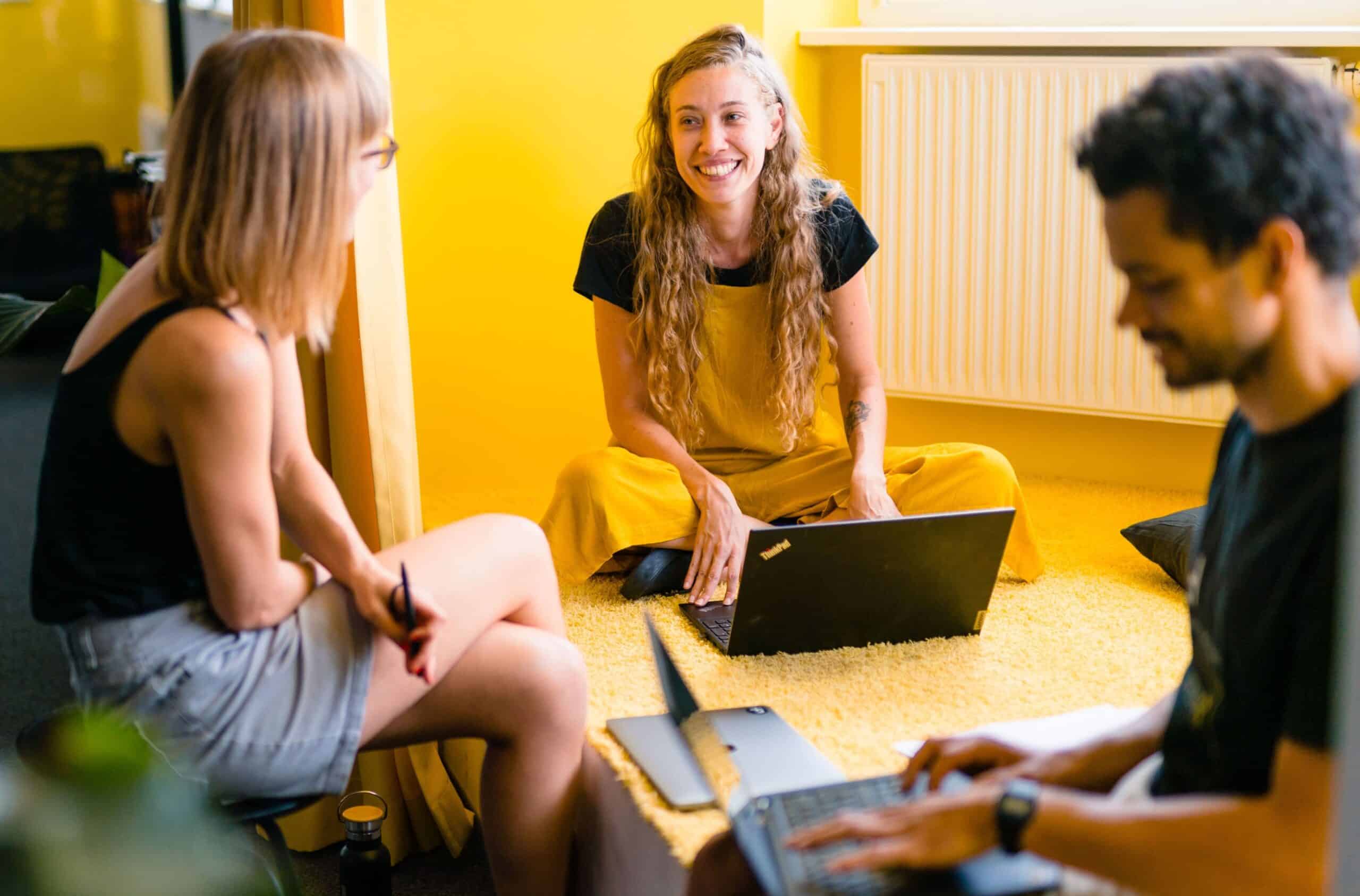 Menschen bei laserhub